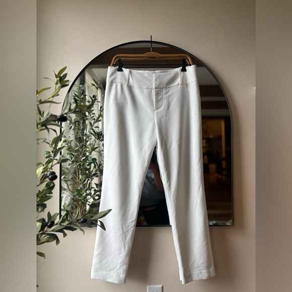 ALICE + OLIVIA | white slim fit trouser with zipper ankled | size 8 - Picture 4 of 8